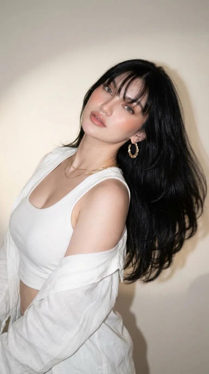 Editorial Smartphone Flash Portrait 2