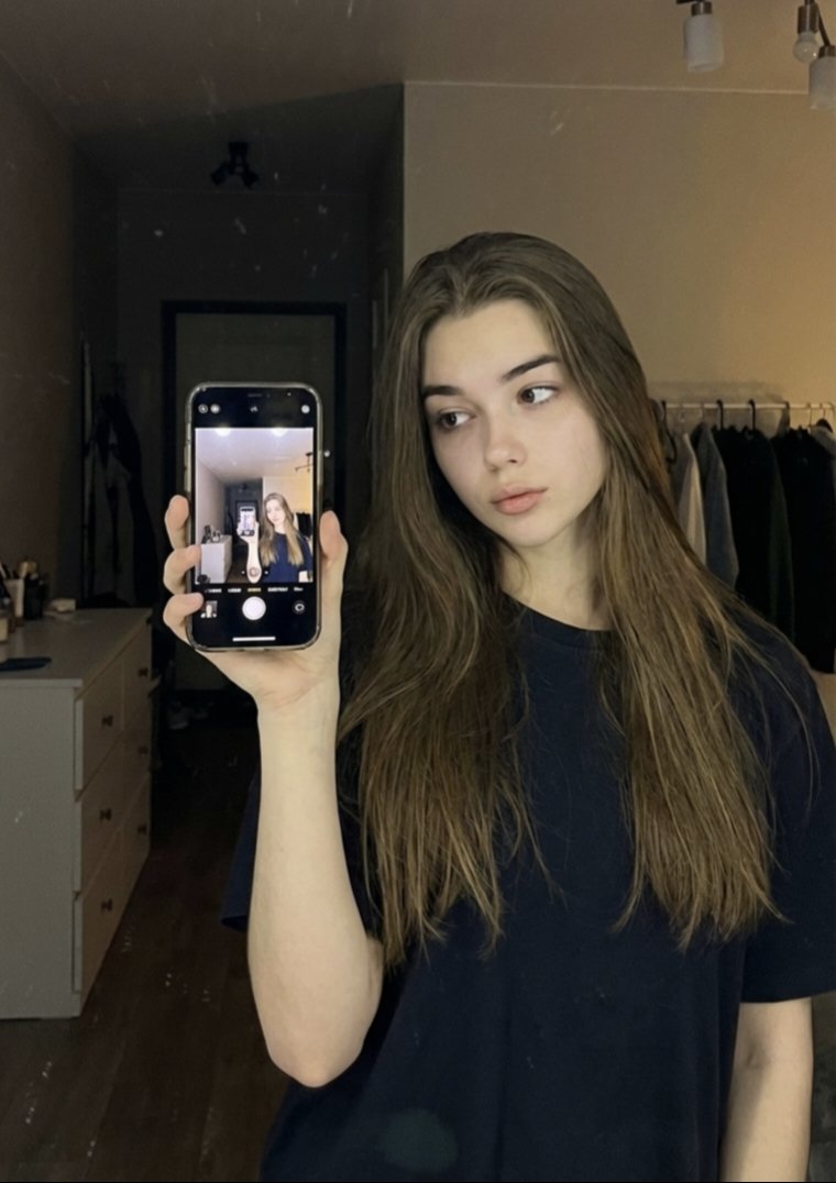 Detailed JSON Prompt for Mirror Selfie Portrait 1