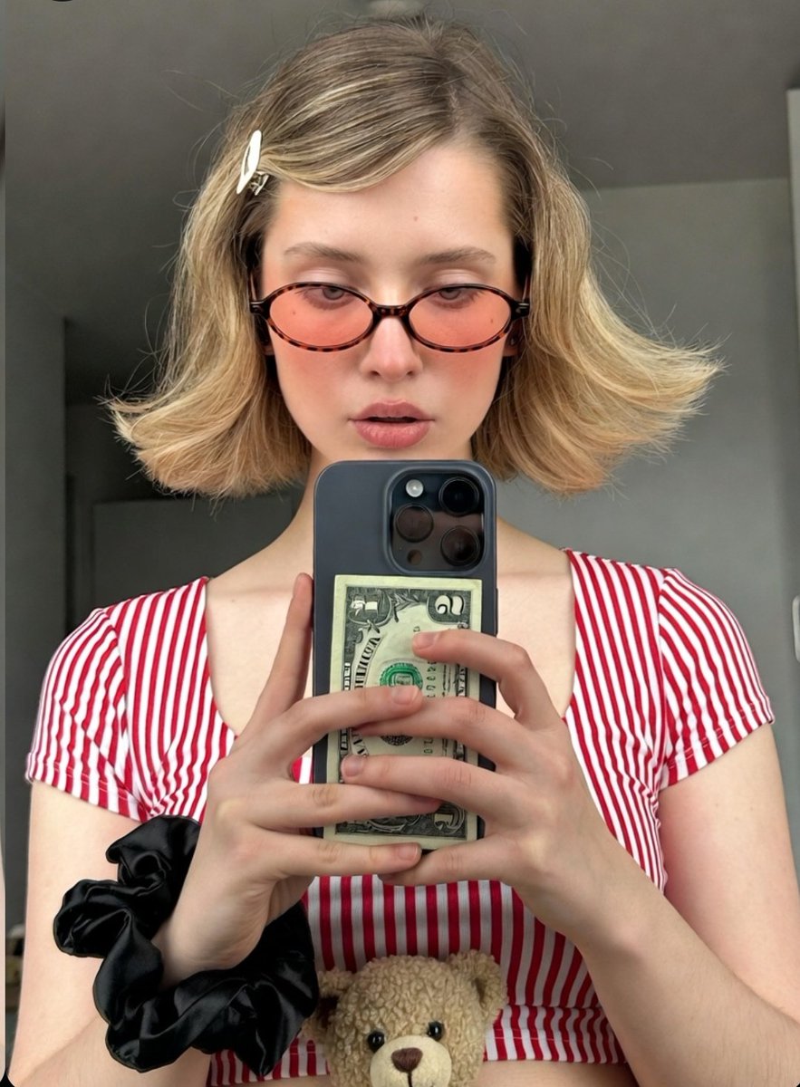 Coquette Aesthetic Mirror Selfie 2
