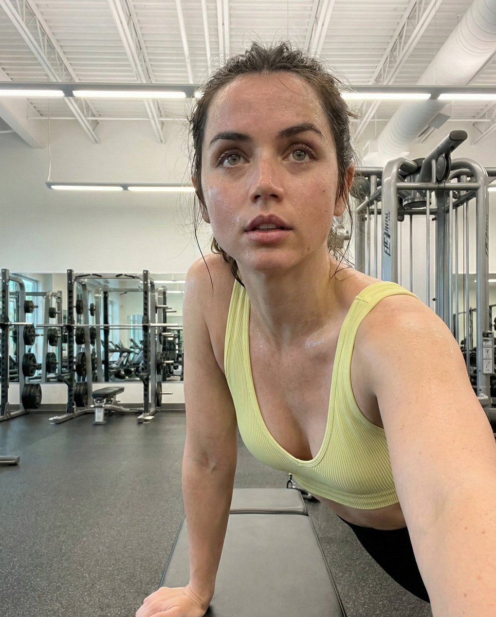 Ana de Armas Sweaty Gym Selfie 2