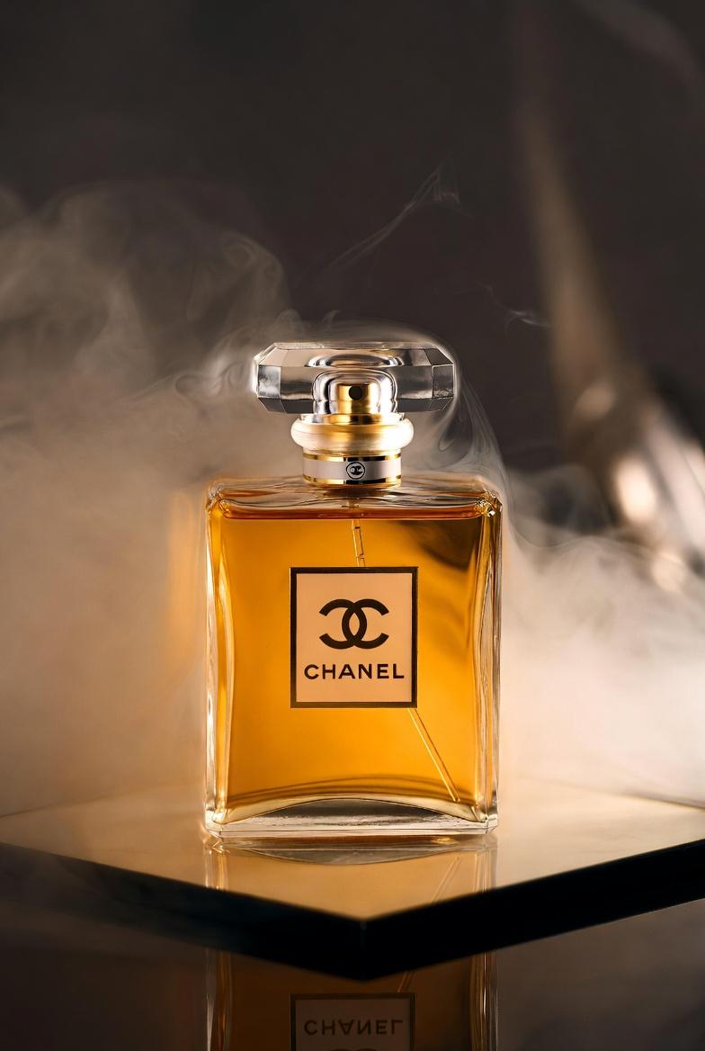 Chanel Perfume Product Shot Prompt 1