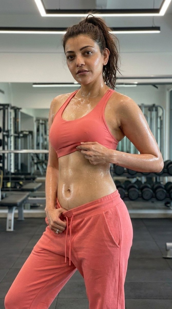 Photorealistic fitness mirror selfie 3