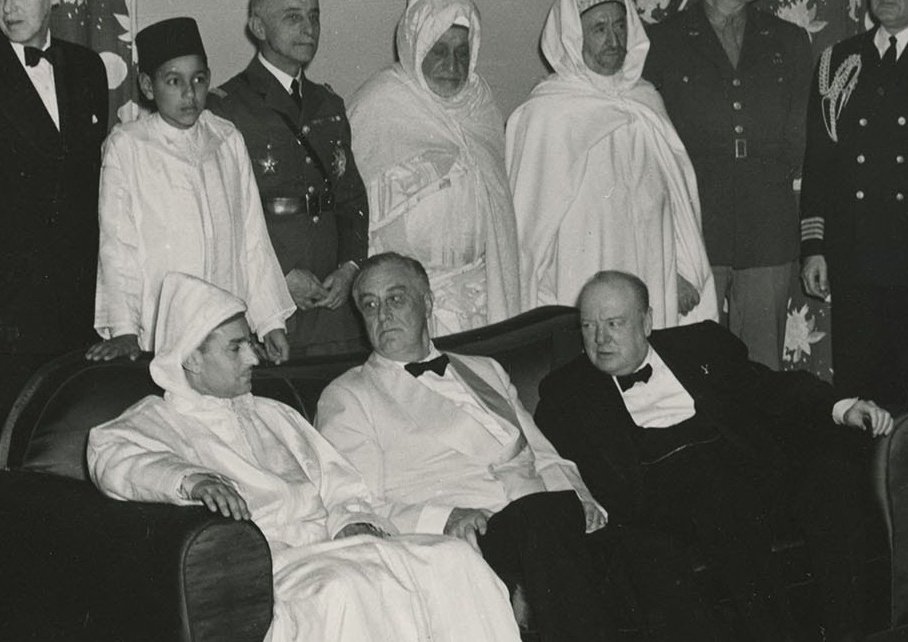 Leaders playing poker scene 1
