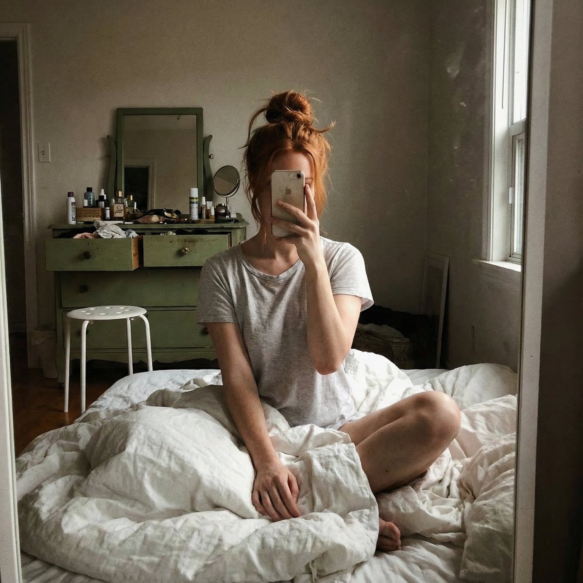 Structured JSON Prompt for Candid Mirror Selfie in a Bohemian Bedroom 1