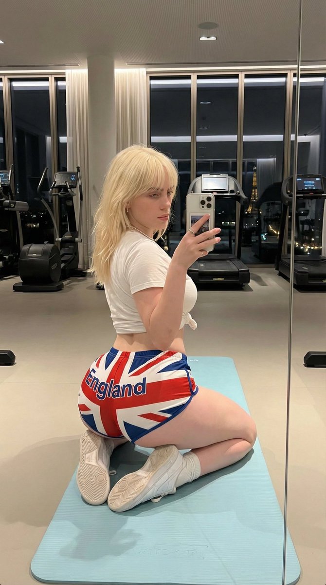 Exaggerated Figure Mirror Selfie of Billie Eilish 1