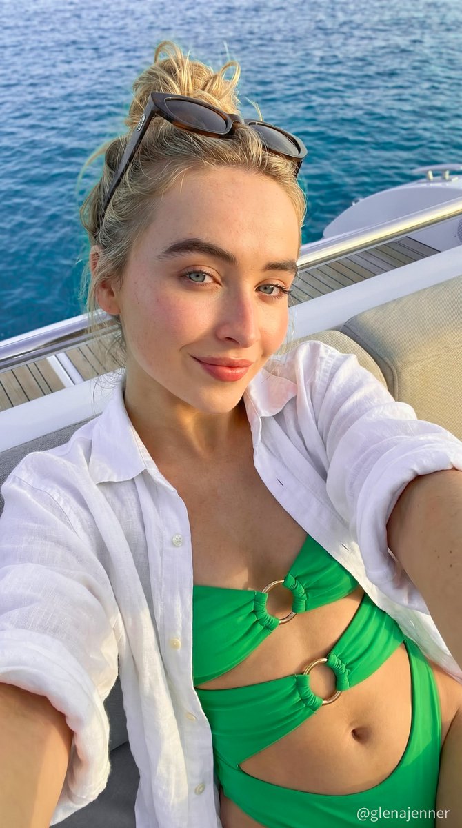Luxury Yacht Resort Selfie 3