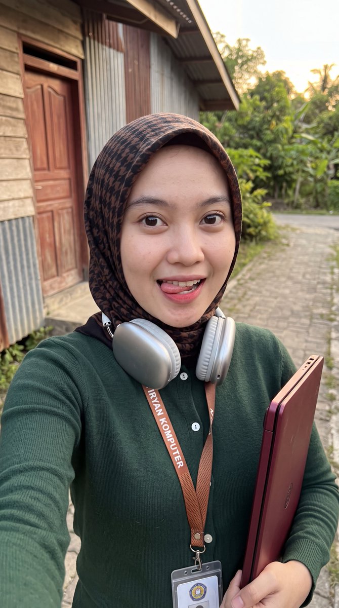 Casual Hijab Selfie Portrait 1