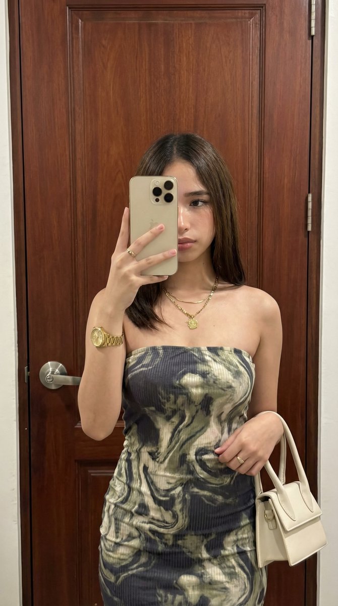 High-Fidelity Mirror Selfie Prompt 1