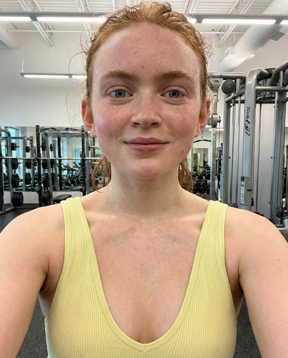 Ana de Armas Sweaty Gym Selfie 3