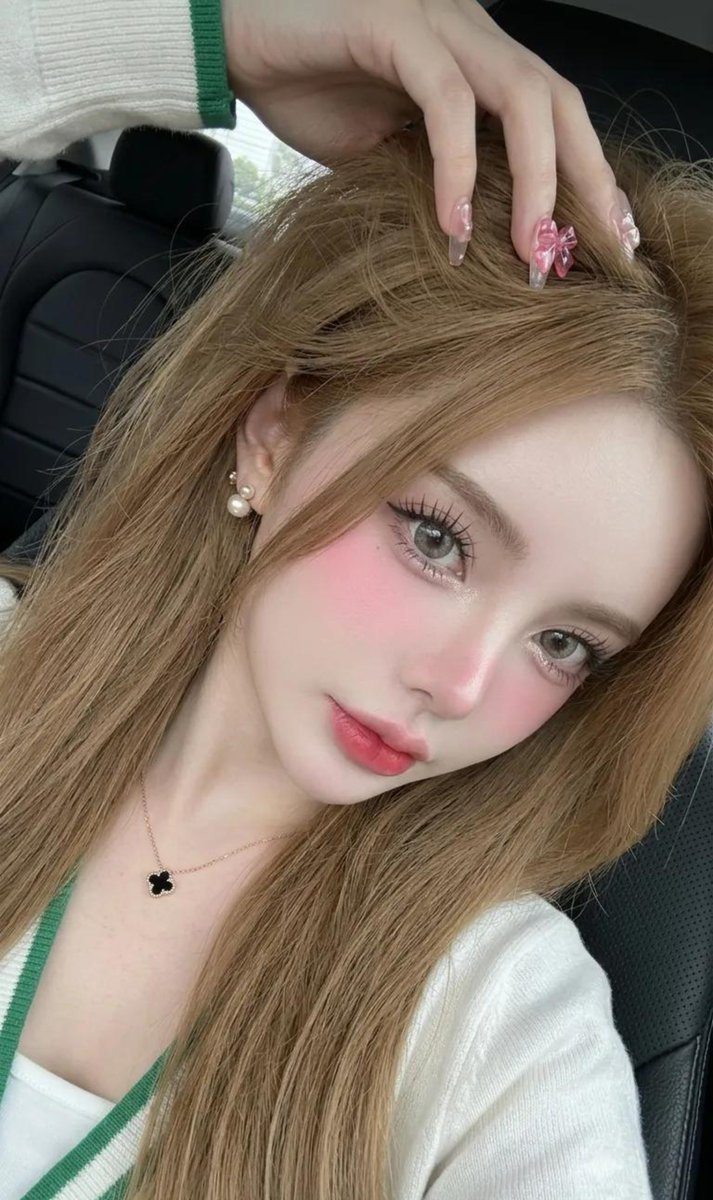 Korean Style Soft-Glam Car Selfie 4