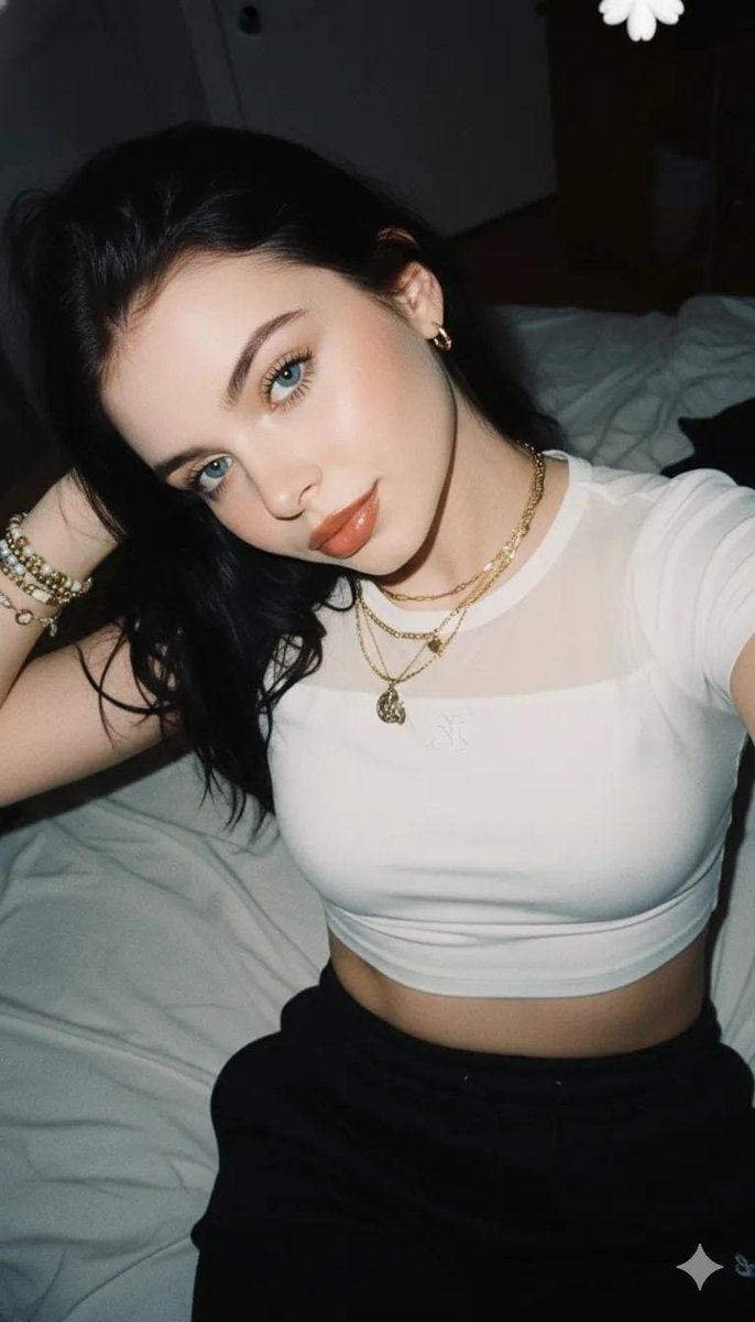 2000s Aesthetic Flash Selfie Prompt 1