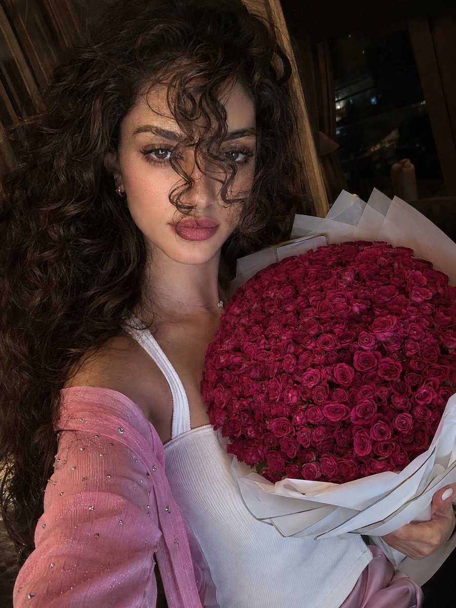 Fuchsia Rose Bouquet Selfie 3