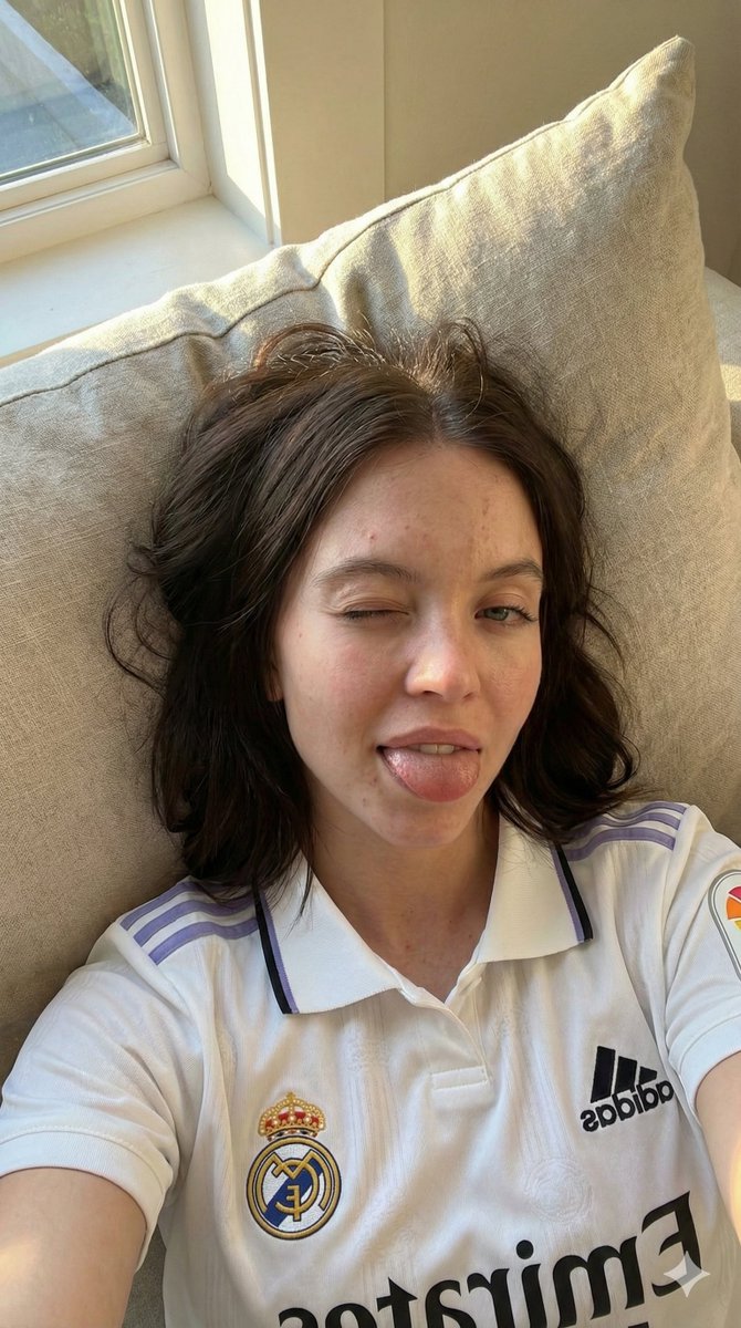 JSON Prompt for Scarlett Johansson in Real Madrid Kit (Candid Selfie) 1