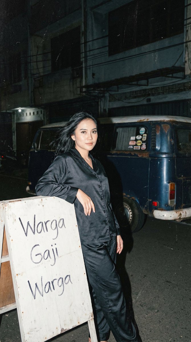 Analog 35mm Night Photography Portrait Prompt with VW Van 1