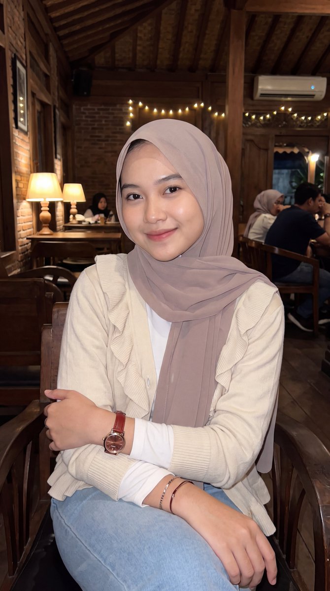 Hijab Portrait Cafe Aesthetic 4