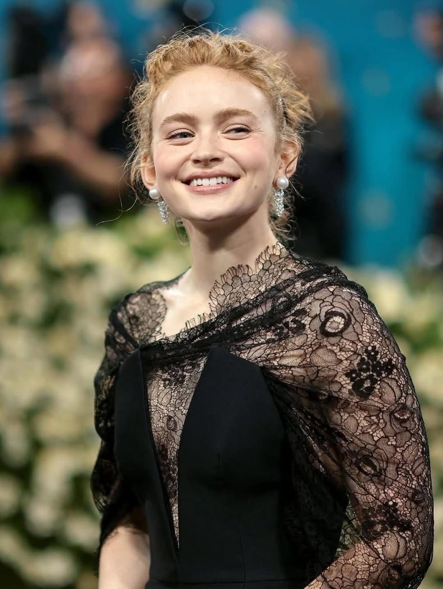 Sadie Sink Red Carpet Gala Portrait 2