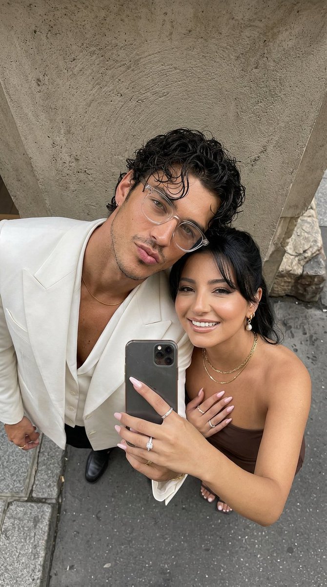 Urban Street Fashion Couple Selfie 2